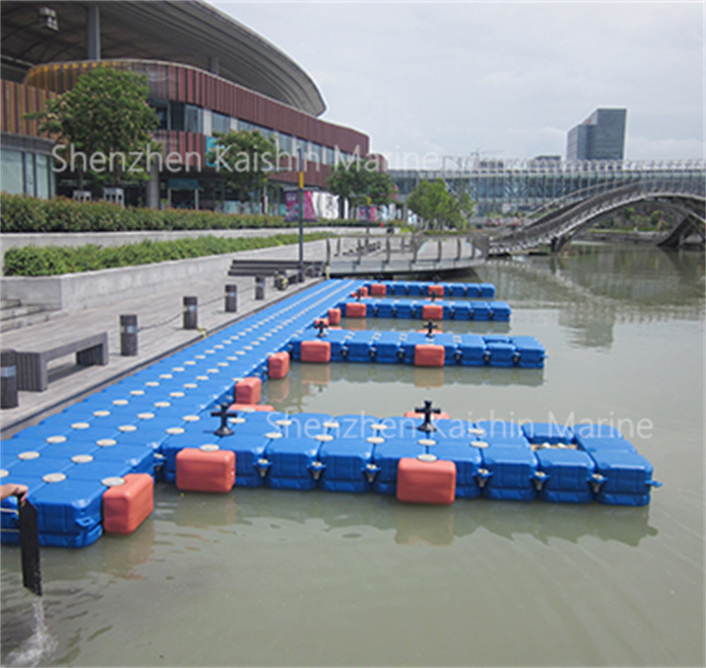 Modular HDPE Plastic And EPS Foam Floating Dock Pontoon Cubes 350kg/Sqm Load Capacity