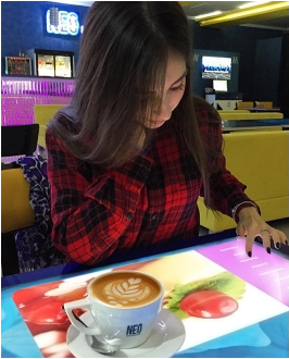 LCD Microsoft Surface Multi Touch Screen Table , Hotel High Definition Touch Screen Glass Table