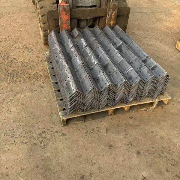 Quality Short Version Galvanized Angle Steel With Holes Of Customize for sale