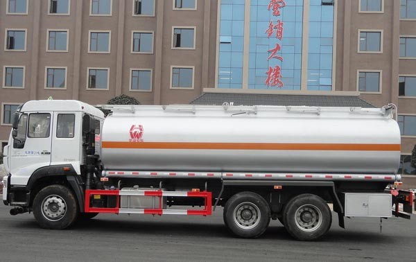 Howo 20000 liter crude oil transportation trucks 20cbm fuel oil trucks for sale