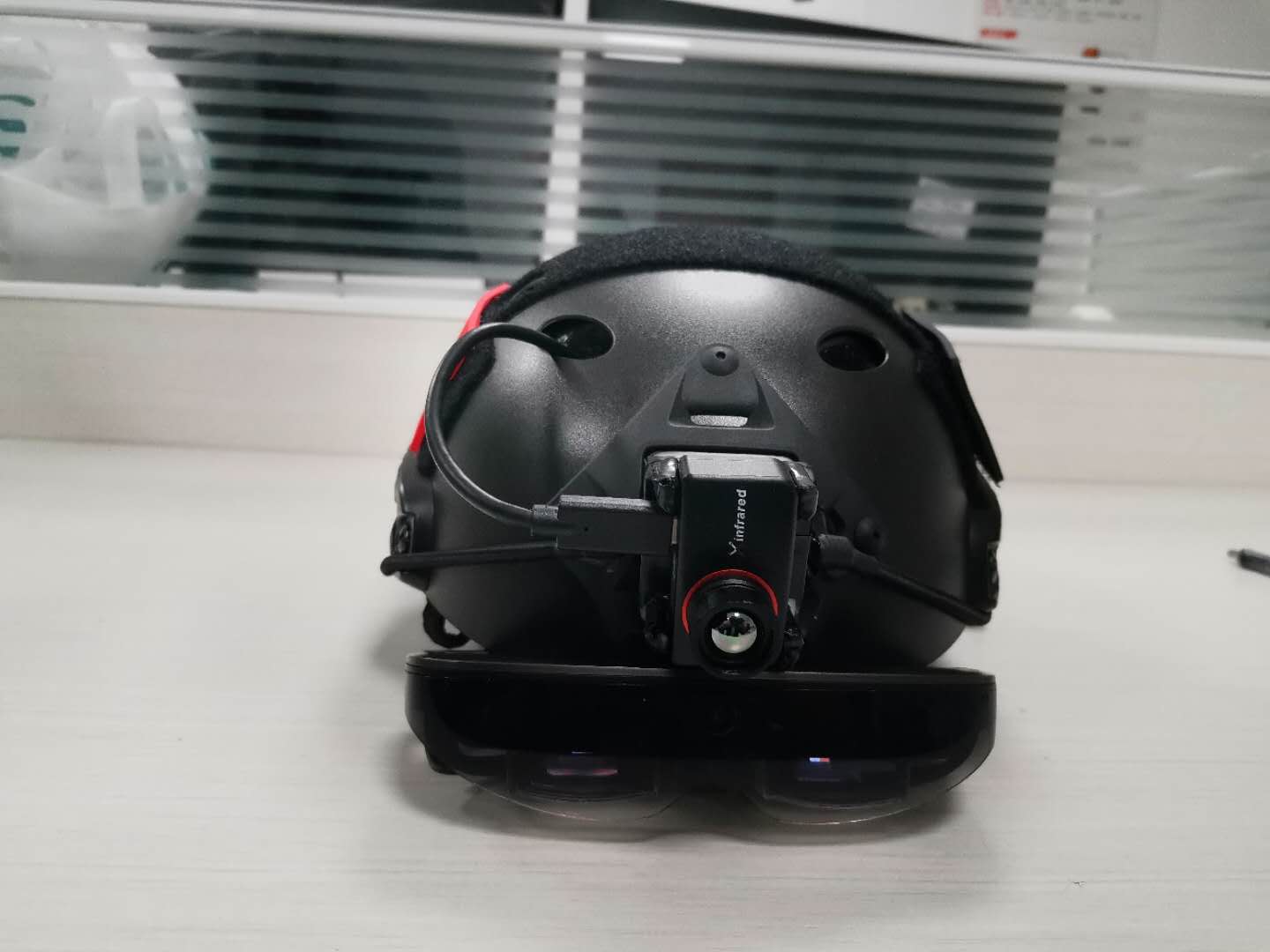 Android 9.0 Non Contact 5m Smart Temperature Measuring Helmet
