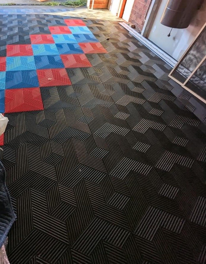 400x400 Grey Garage Floor Tiles Matte Finish Interlock Installation