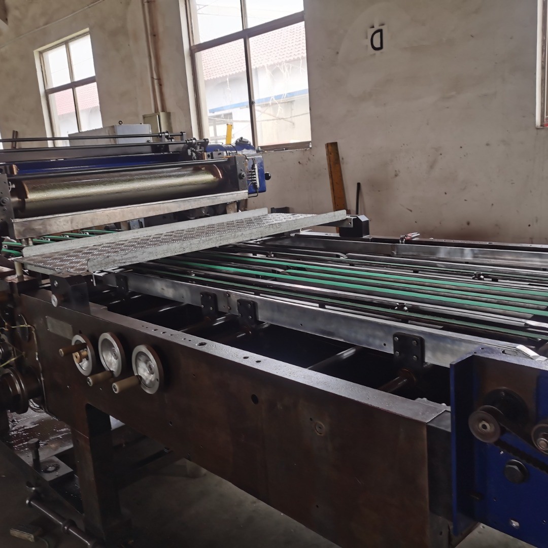 Used Crabtree Coating Varnishing Machine With Feeder
