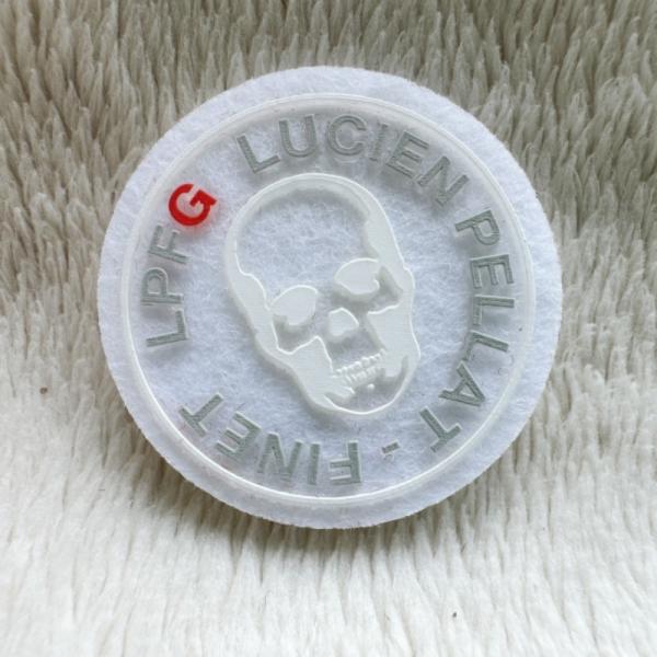 Quality Durable White Printing Silk Label Screen Printing Ink On Velvet Labels for sale