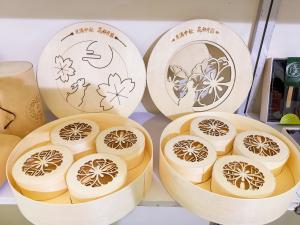 China Natural Poplar Wooden Mooncake Box Disposable Customized With Lid wholesale