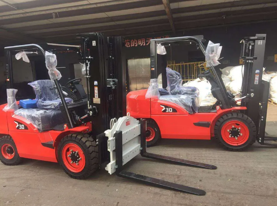 2-4 Ton Diesel Forklift with Euro 3/5 EPA Engine and Fork Width of 550mm or 685mm