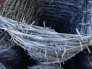 China 12 *14 * 3 &quot; Cold Dipped Galvanized Point Barbed Wire / Pvc Coated Barbed Wire wholesale
