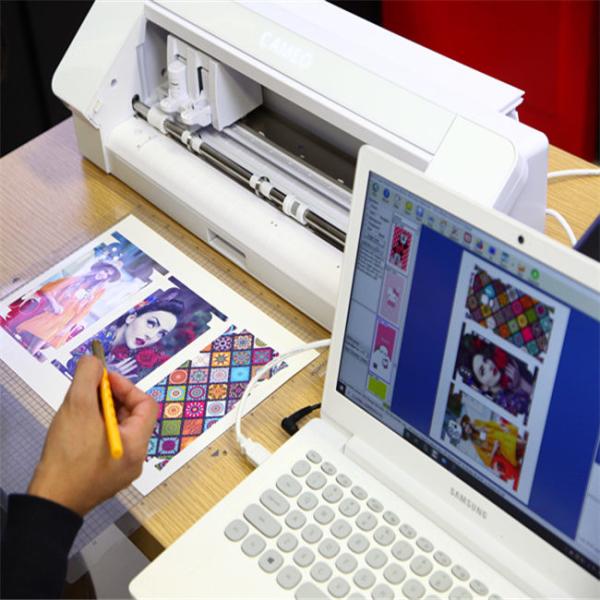 Quality Vinyl Sticker Mobile Skin Cutting Machine Plotter Custom With Skin Design Software for sale