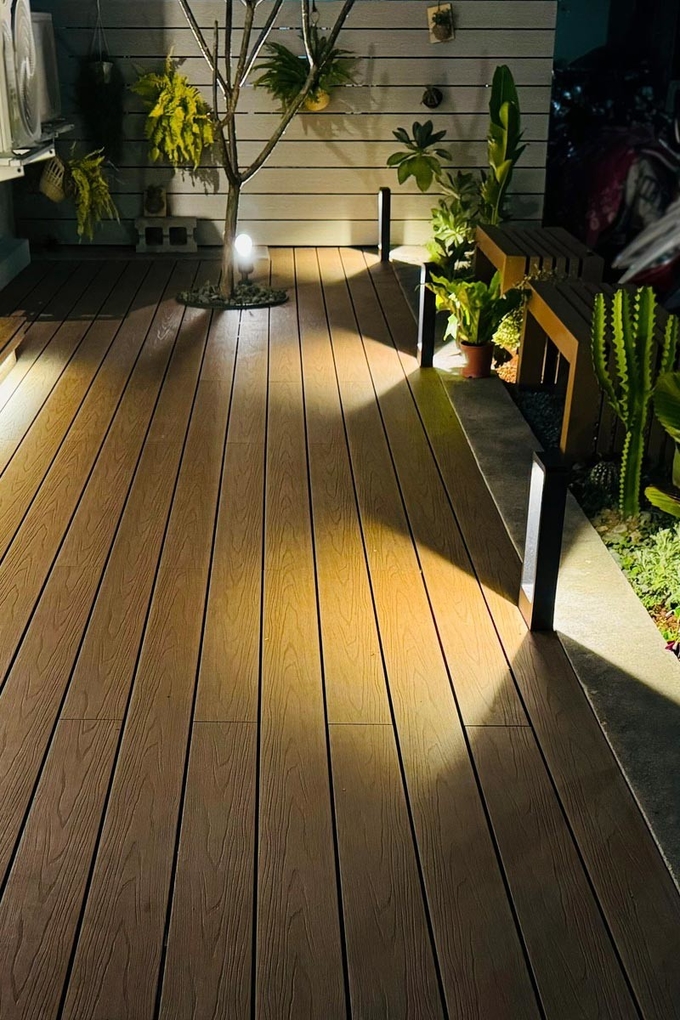 Embossed WPC Composite Decking Board Panel Anti Slip Low Maintenance