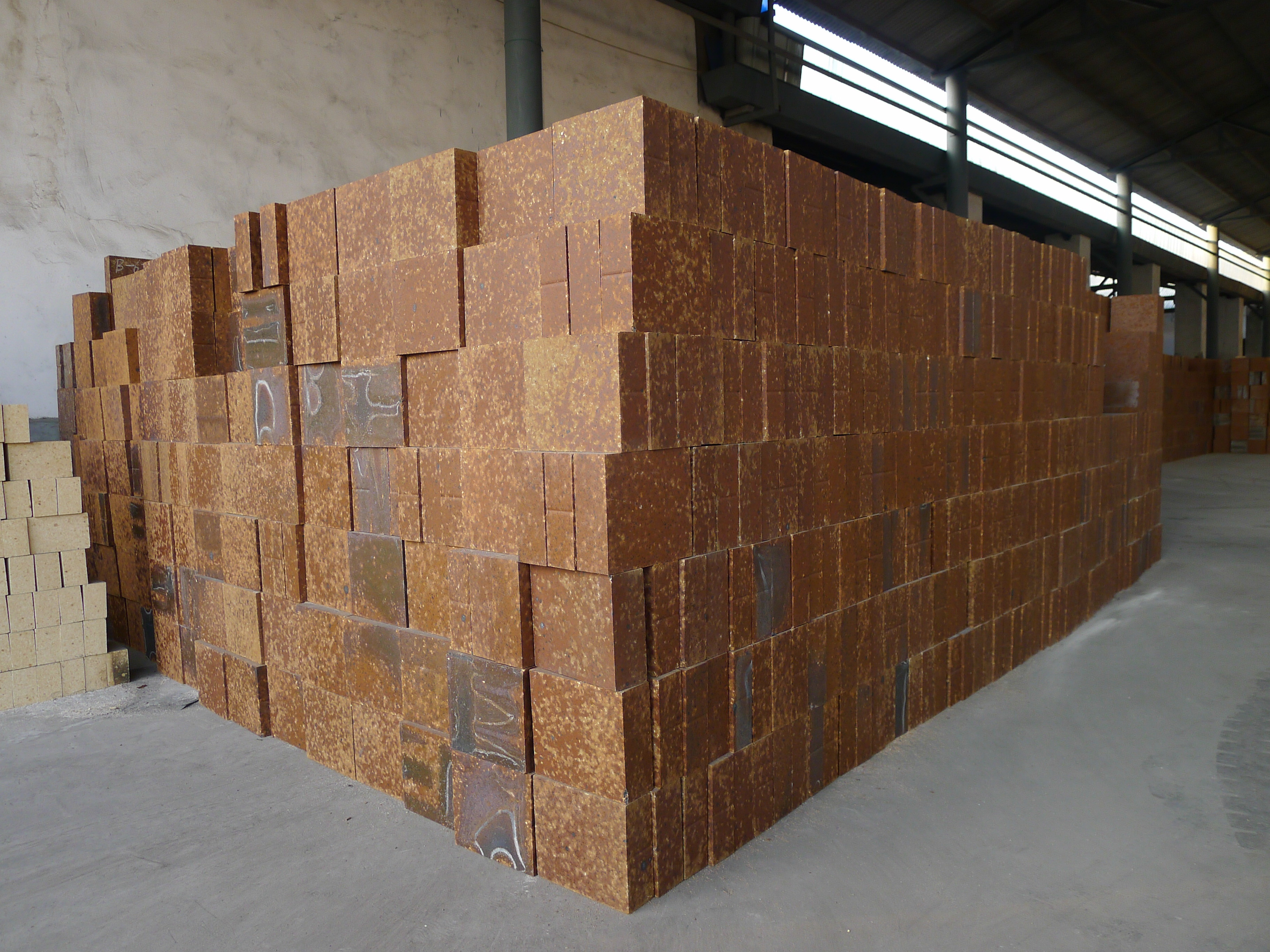 High Temp Silica Refractory Bricks Silica - Mullite Bricks For Cement Kilns In Transition Zone