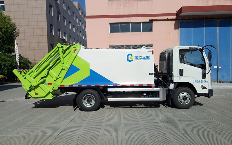 High Speed Heavy Garbage Compactor Truck Charging Interface Bracket Appearance With Chassis Expansion