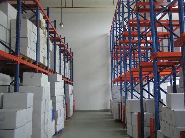 Quality 1500KG adjustable single access Drive In Pallet Racking with forklift working for sale