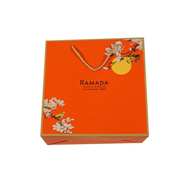 Embossing Rigid Gift Bag With Handles FSC ISO certification
