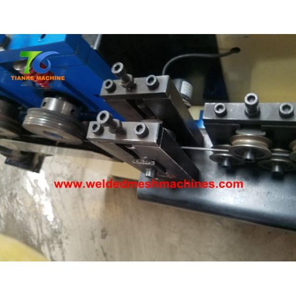6.35mm Aperture 0.65mm Galvanized Welded Wire Mesh Machine 2.0 Ton