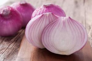 China 25KG 90mm natural fresh onion wholesale
