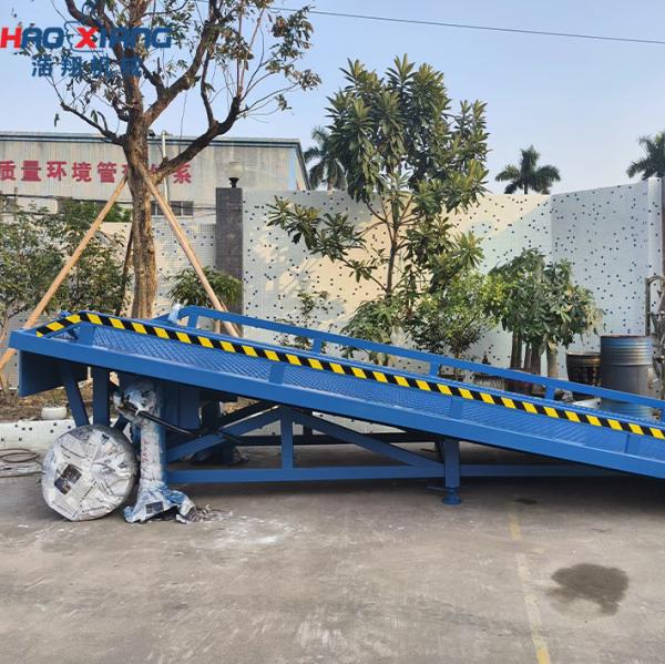 Quality 4-Meter Steel Inclined Ramp for Efficient Loading at Distribution Centers for sale