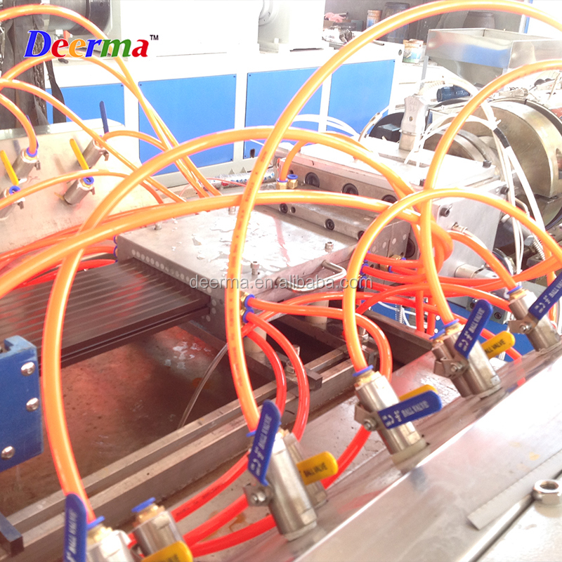 Double-Screw WPC Decking Production Machine Line with Output and 22 1 Screw L/D Ratio