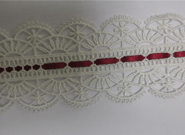 Curved Edging Guipure Lace Trims , Interlining 2 Inch Lace Trim Perforated