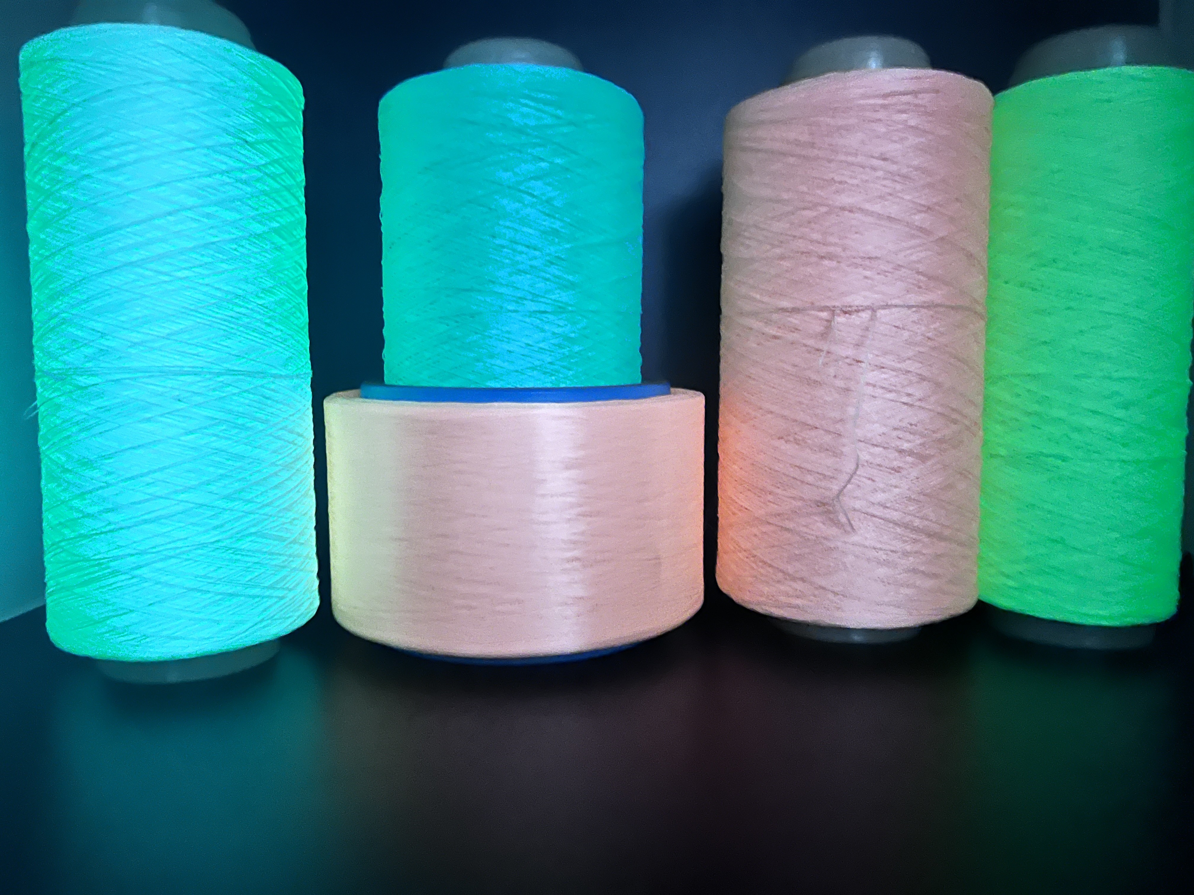450D Diy Glow Yarn Natural White Fluorescent Knitting eco friendly