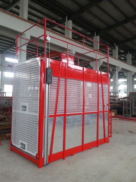 Construction Double Cage Hoist Mast Climbing Platform With Operator Cab