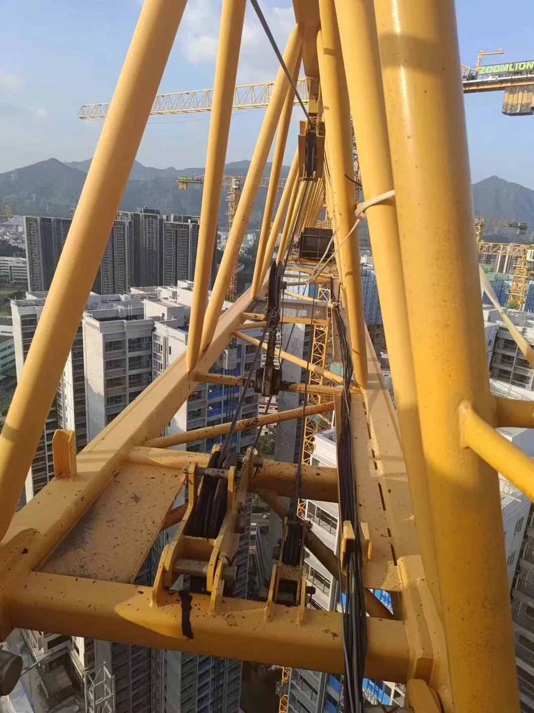 Construction Tower Crane Zoomlion 7020-12 for Large-Scale Construction Building Projects