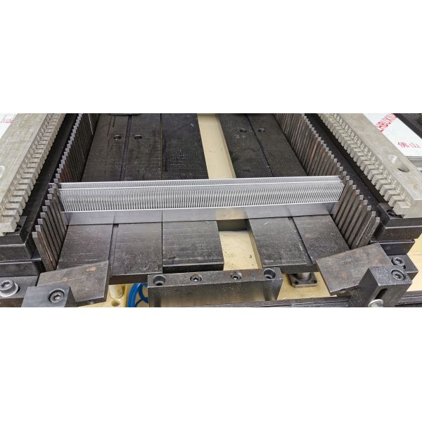 Servo Pneumatic 3 Rows 5mm Fin Height Core Builder Machine , Radiator Manufacturing Equipment Adjustable
