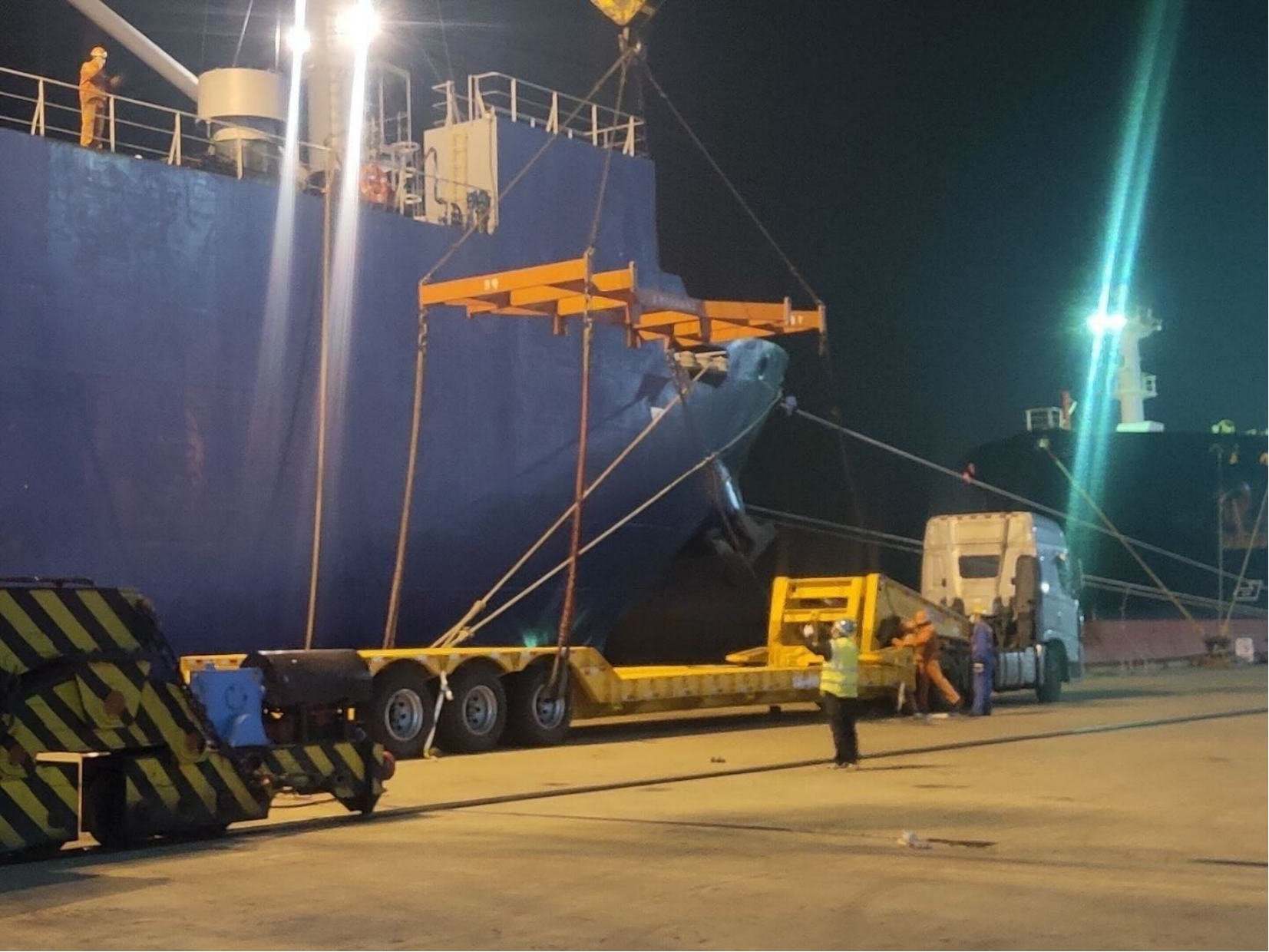 CIMC SA240 Stainless Steel 3 axles high strength steel with vacuum insulation cryogenic pressure LNG Gas Tanker Semi Trailer