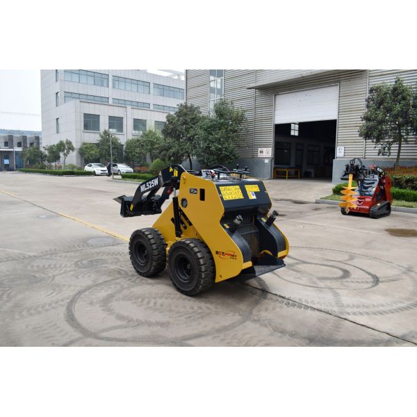 Narrow Compact Avant Mini Skid Steer Loader With 4 in 1 Bucket