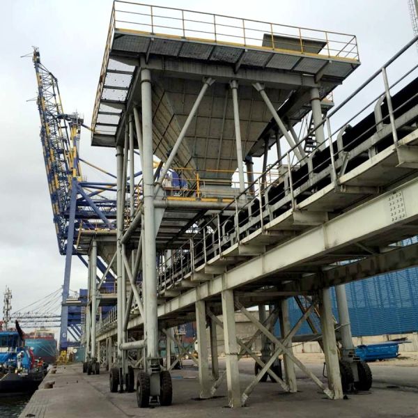 mobile portable Hopper for port discharging bulk materials