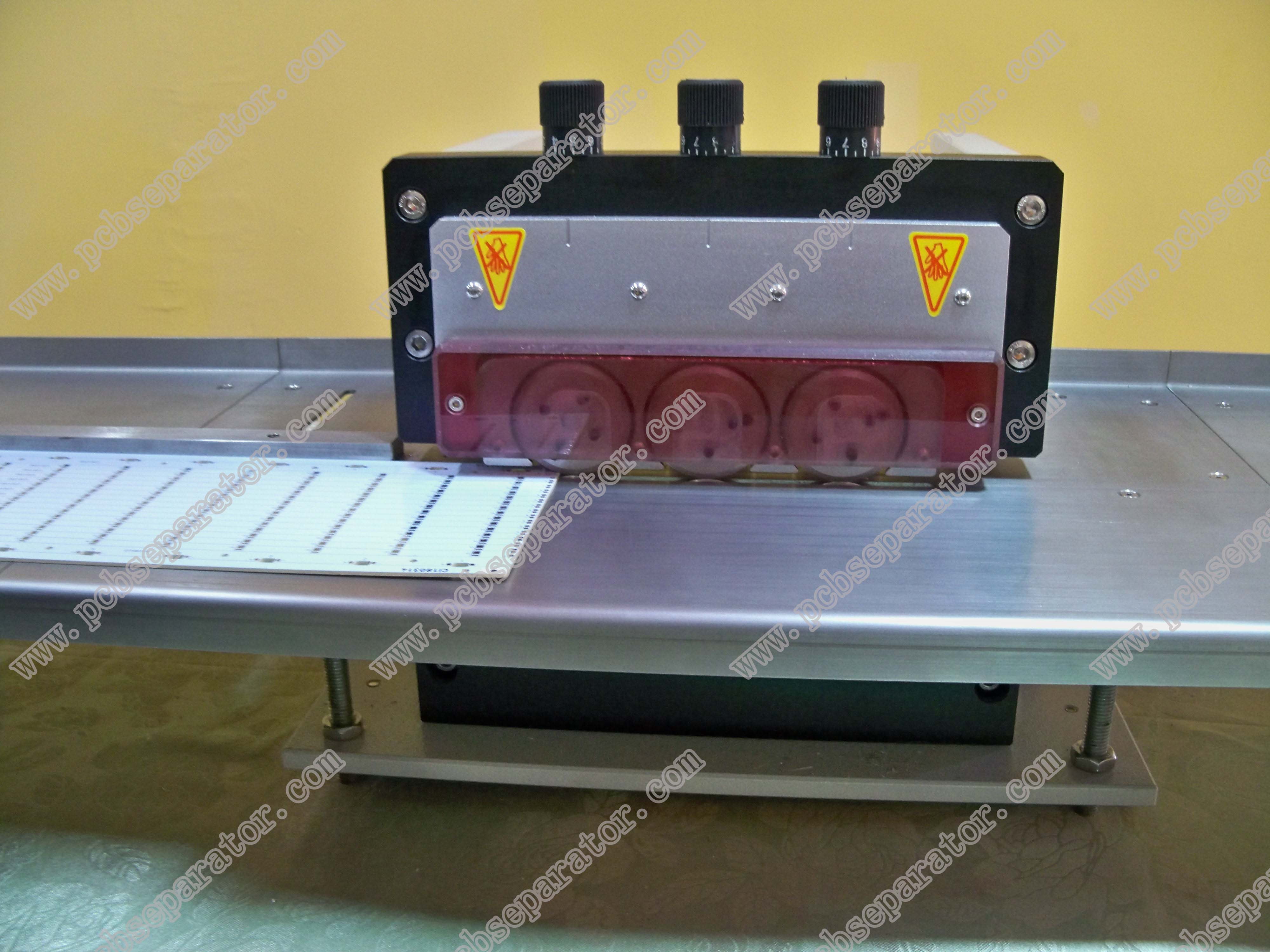 V-Cut PCB Cutter Machine Pre-Scoring PCB Assembly Machine