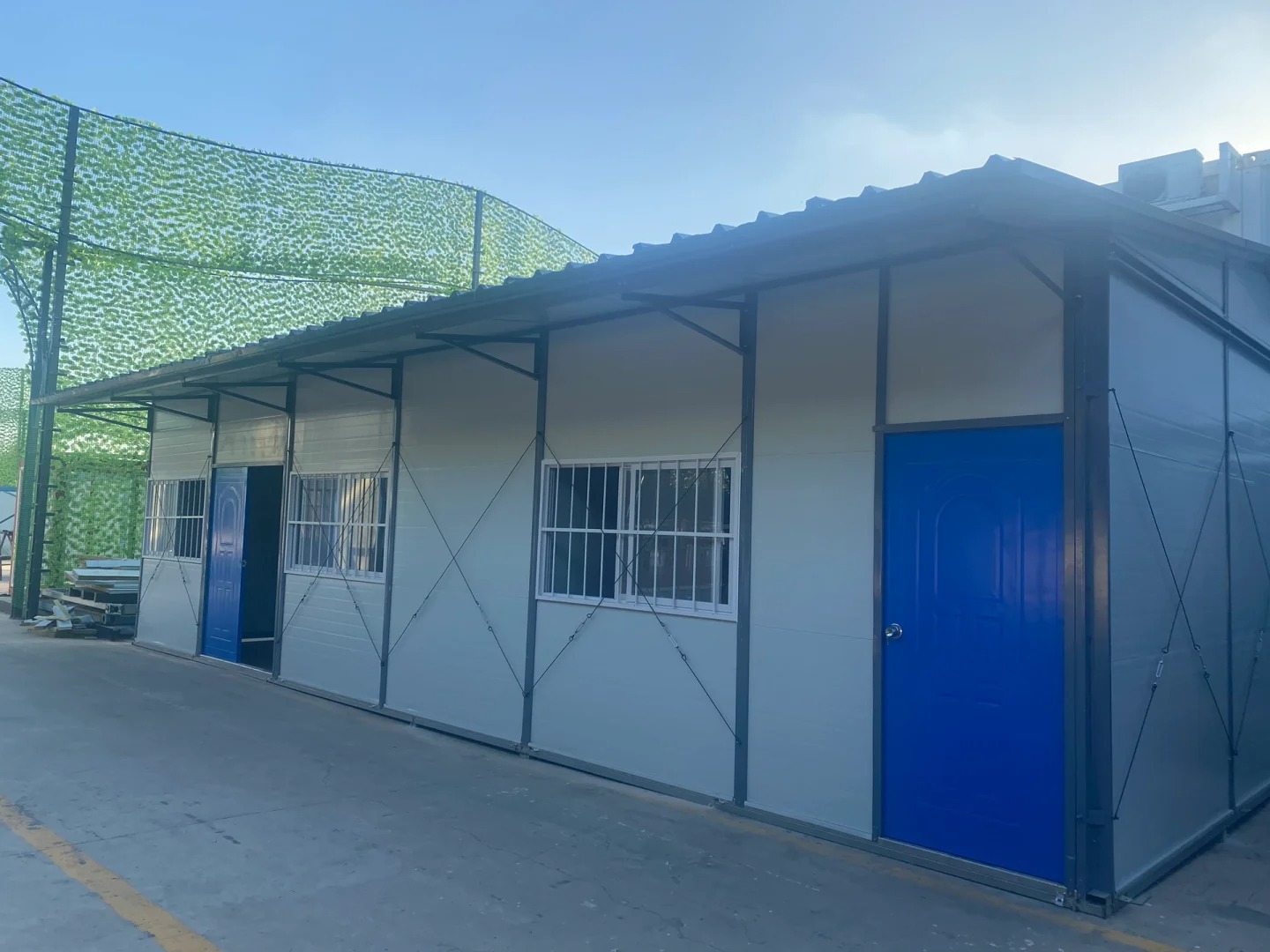 Low Carbon Villa Houses Made of Sandwich Panel and Prefabricated Steel Structure System Design