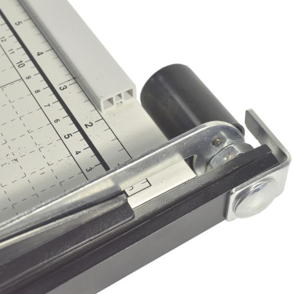 Office Guillotine 3.1kg Manual A3 Paper Cutter Made Of Steel For Easy Handling
