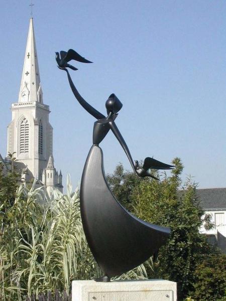 Quality OEM Metal Art Sculptures Brass Abstract Figure Sculpture Garden Park Square Decoration for sale