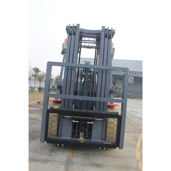 SNSC 3.5 ton electric forklift with triple mast in warehouse