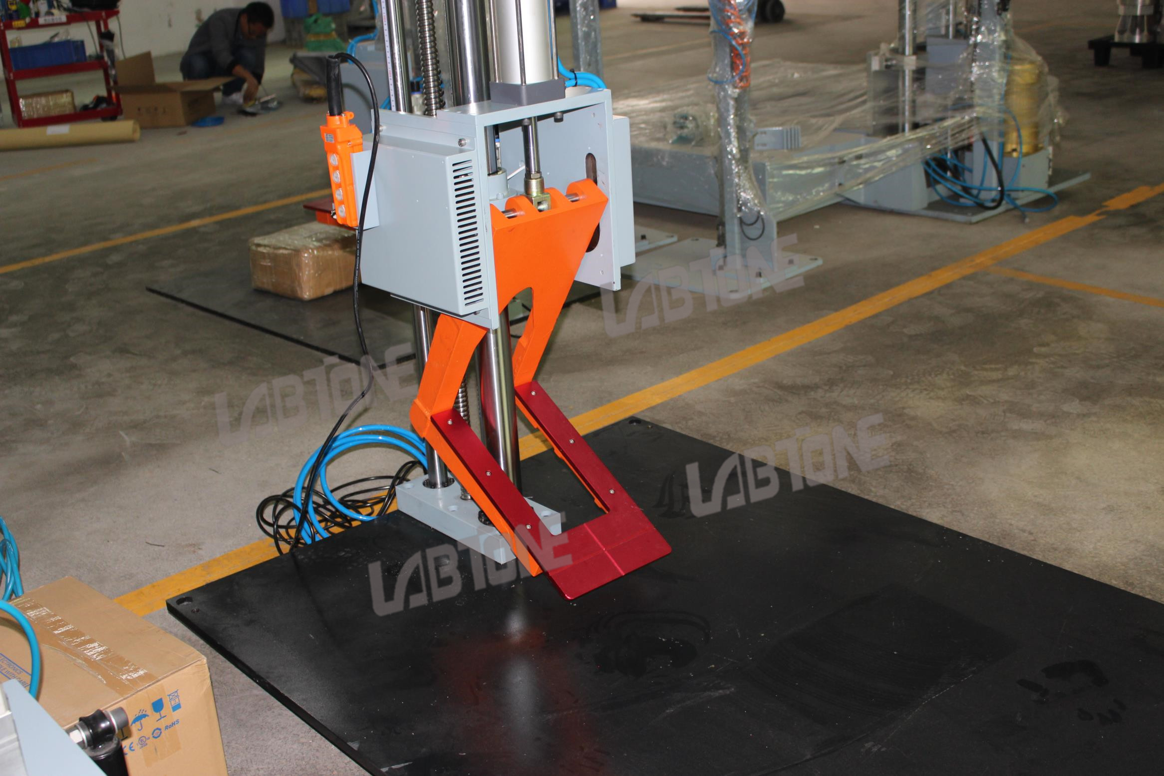 Laboratory Use Packaging Drop Test Machine With 80kg Payload Meets ISTA ASTM IEC