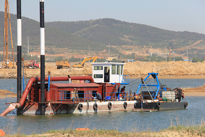 1000 KW Diesel Engine Power Small Dredger Machine For Sand Dredging From River Or Sea