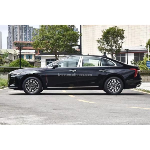Chinese Mid to Large Sized Sedan HongQi H5 with 4.1-6L Engine Capacity and High Demand
