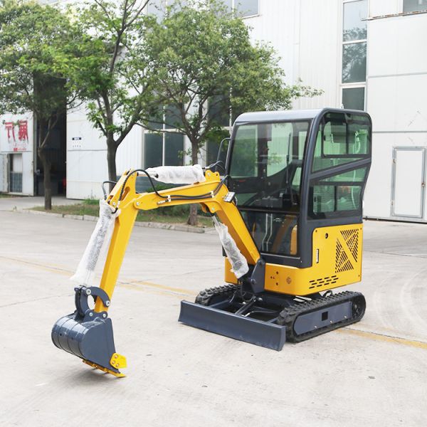 1.5 Ton Hydraulic Mini Excavator Compact Digging Equipment 1500kg Tiny Digger