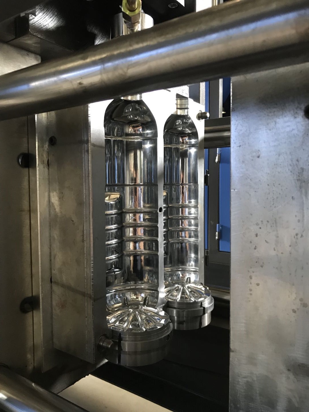 2000 ml Bottle Volume LGB-6L Plastic Bottle Water Making Machines for Easy Production