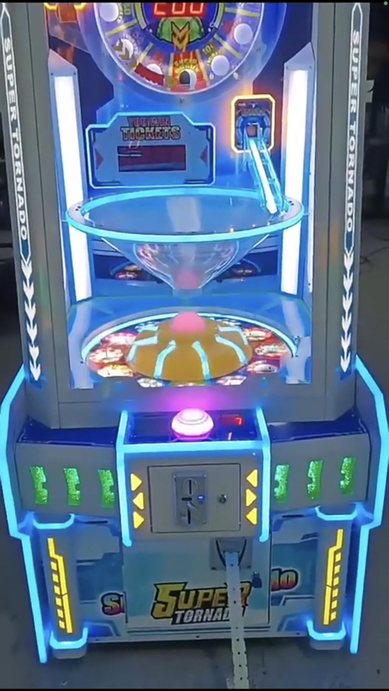 Coin Operated Super Tornadic Drop Ball Arcade Game Machine Customized