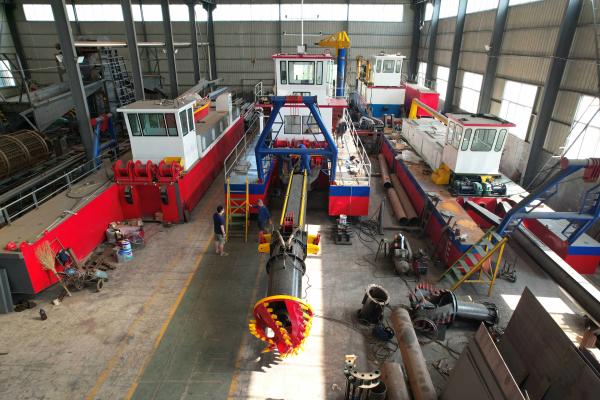 Quality Rotating Cutter Head Dredging Machinery With Centrifugal Or Positive Displacement Pump Self Propelled Dredge for sale