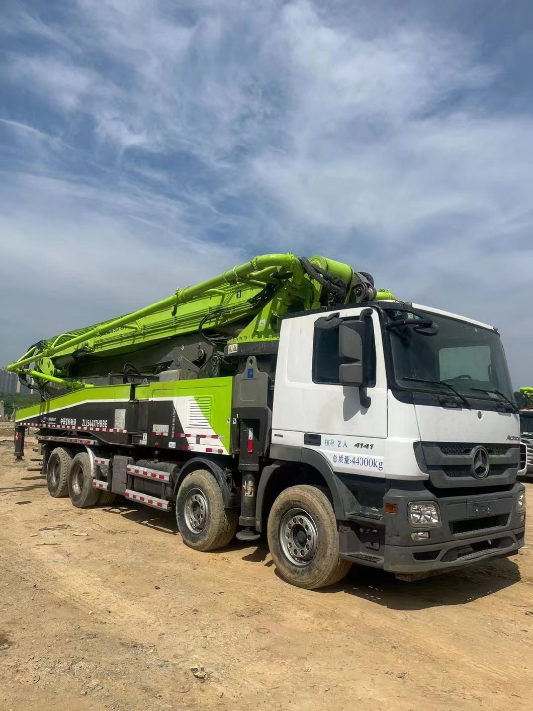 Zoomlion Used Concrete Pump Truck 56m Concrete Boom Pump with Mercedes Benz