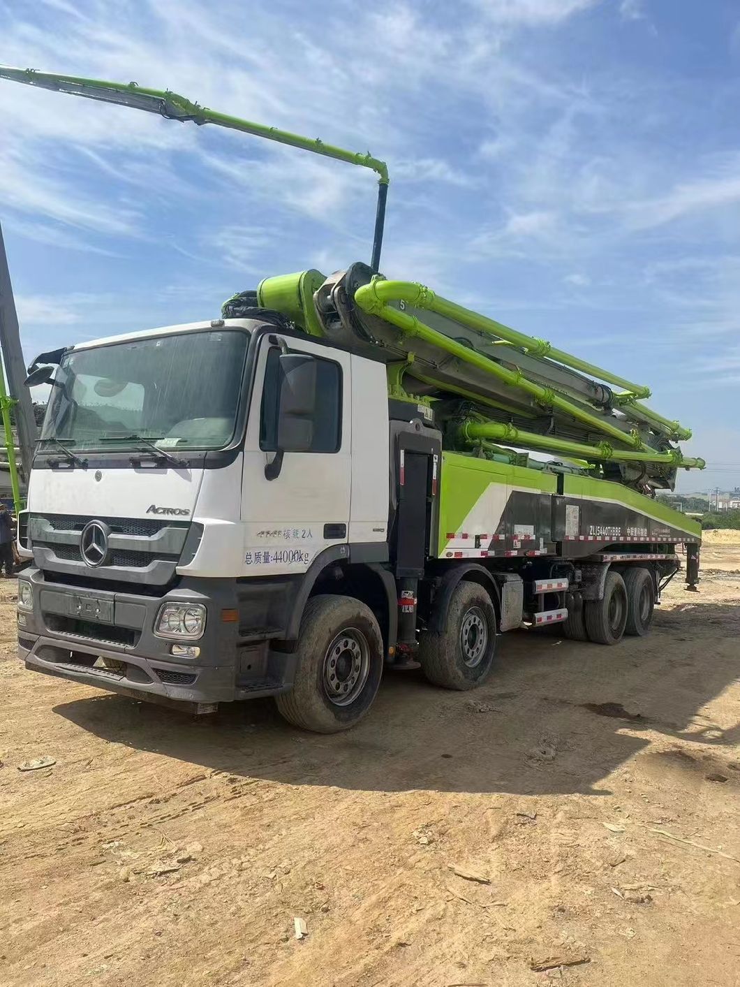 Zoomlion Used Concrete Pump Truck 56m Concrete Boom Pump with Mercedes Benz