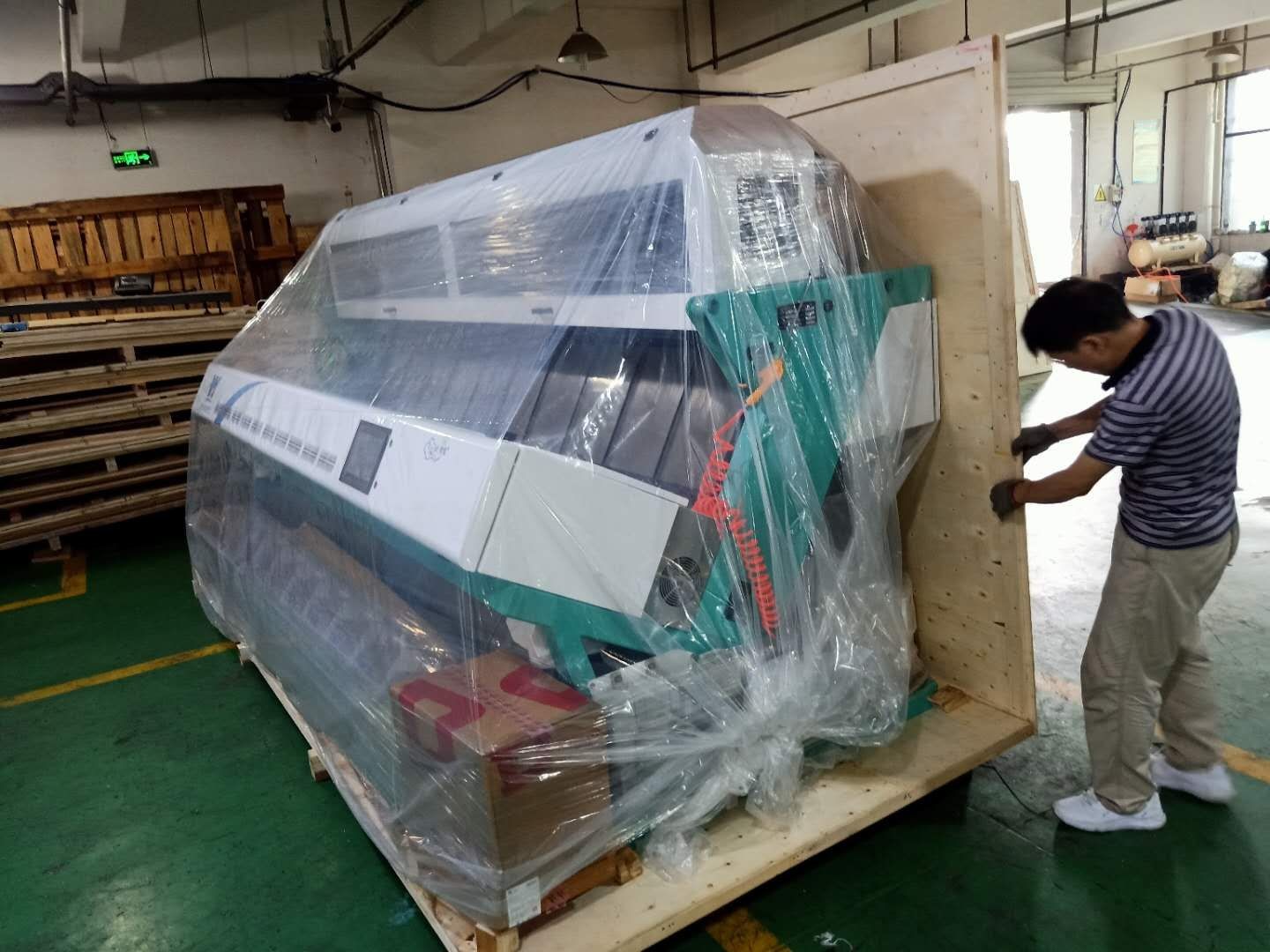 Customizable Dry Beans Gravity Separator Machine Coffee Bean Color Sorting And Cleaning Machine For Sale