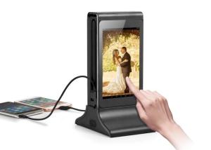China Black metal frame multi screen digital signage  Portable New Desktop Small Advertising Player with Charging Station on sale
