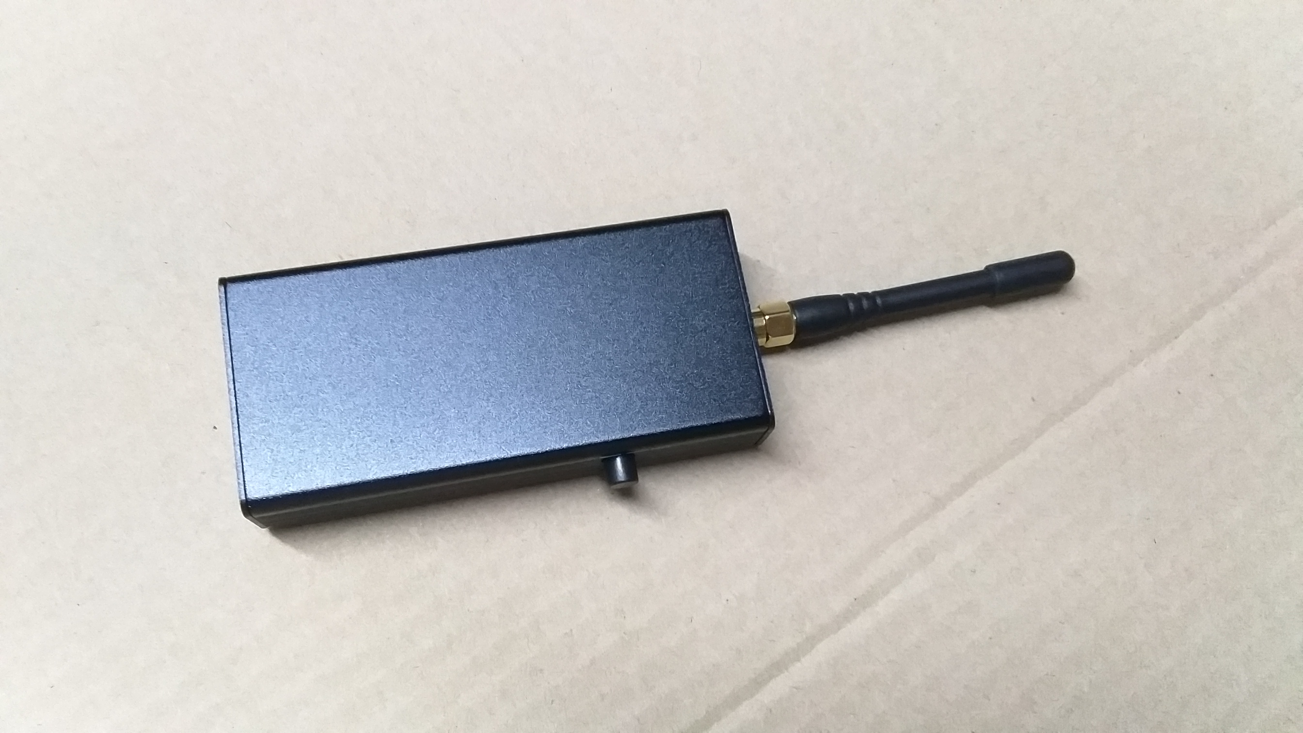 Single frequency handheld GPS jammer vehicle company limited speed jammer platform transmits zero data