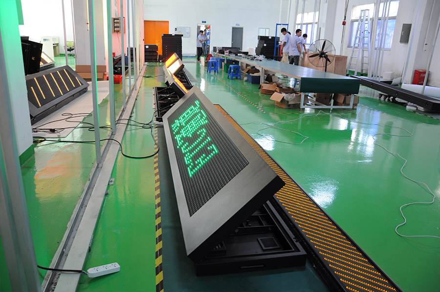 Trailer Mobile Led Advertising Display with 70° Viewing Angle and 60HZ/50HZ Power Input