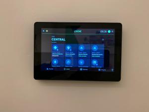 China Customized RFID NFC 13.56 Mhz Industrial 7 Inch Wall Mount Panel Auto Boot Up With Android Rooted OS wholesale