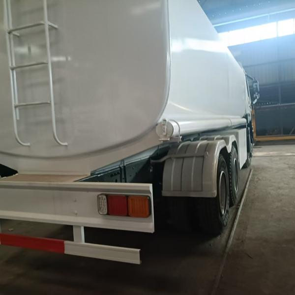 Sinotruk Howo 371 Oil Truck Tanker 2000L 6x4 Second Hand For Fuel Delivery