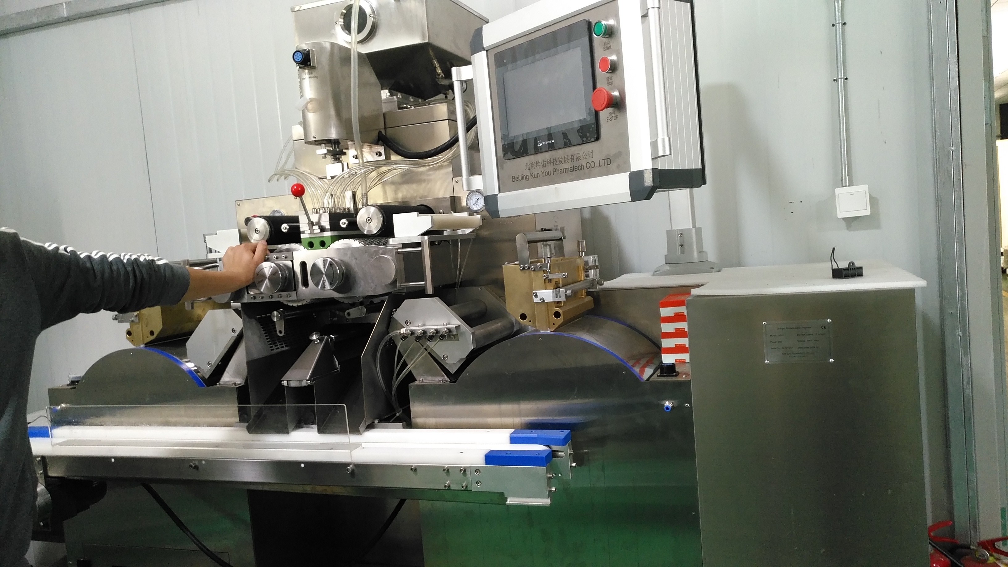 10 inch servo automatic soft gel Capsule encapsulation Filling Machine